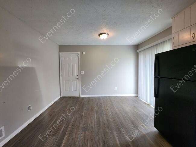 Building Photo - 229 W Canterbury Dr