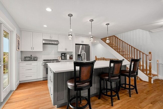 Building Photo - 3 Carlton St