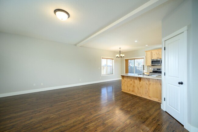 Building Photo - Well, Maintained 3 Bedroom McMinnville OR
