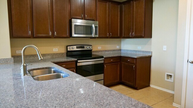 Foto del edificio - Spacious 5 Bedroom Home in Reserve at Westcreek