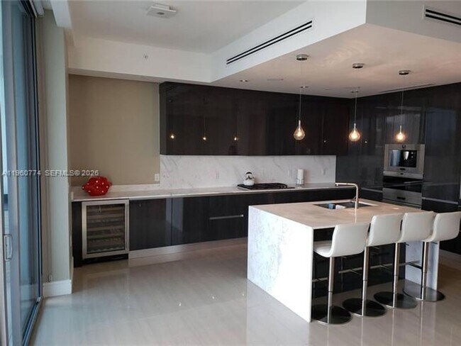 Foto del edificio - 3250 NE 188th St