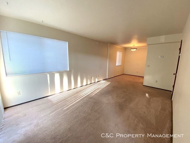 Foto del edificio - Two Bedroom Townhouse In Monterey