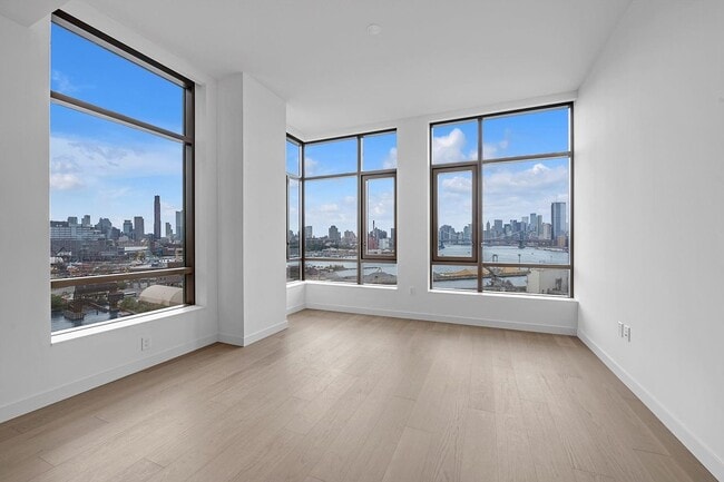 Building Photo - 480 Kent Ave
