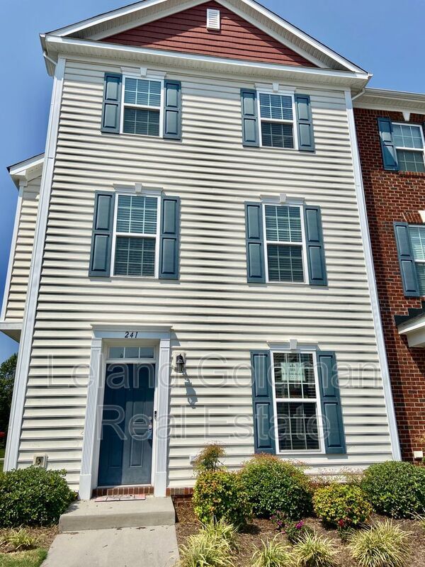 Primary Photo - 241 Feldspar St