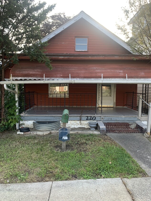 Covered front porch - 220 Fruit Ave