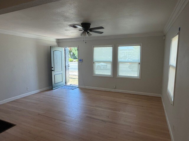 Building Photo - 34 E Alpine Ave