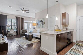 Building Photo - 6401 Escena Blvd