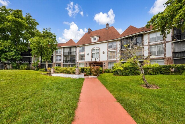 Building Photo - 3650 Inverrary Dr