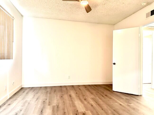 Foto del edificio - 3242 Fairesta St