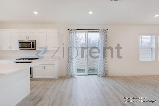 Foto del edificio - 6100 Oak Leaf Pl