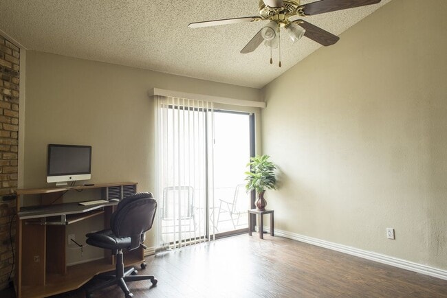 Building Photo - Very nice large 3 bedroom home in Garland
