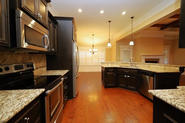 Building Photo - 4383 Kenilworth Cir