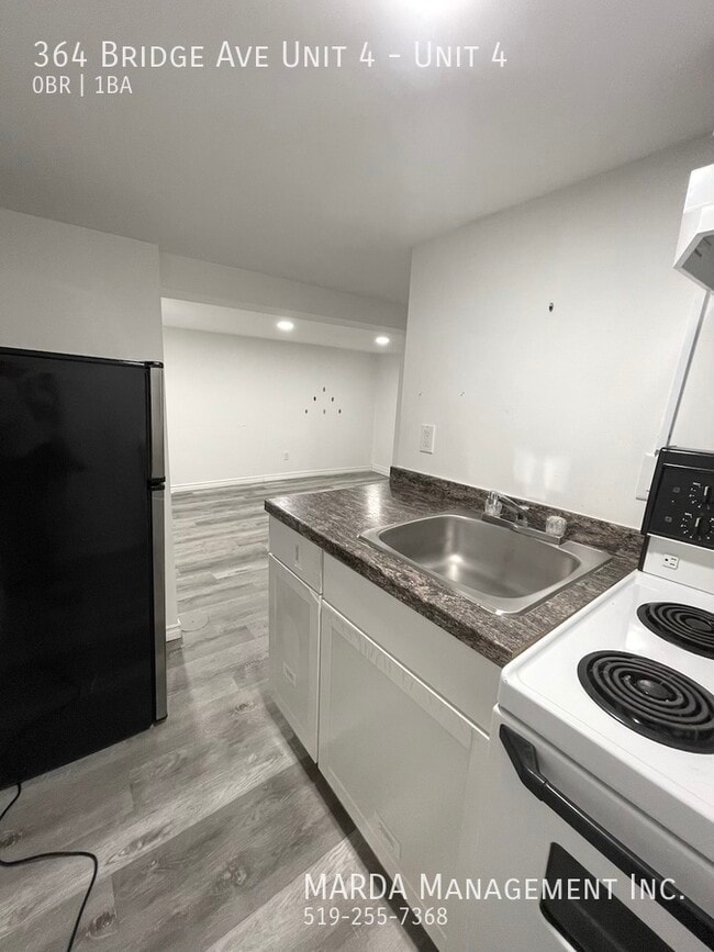 Building Photo - COZY BACHELOR UNIT LOCATED IN WEST END! AL...