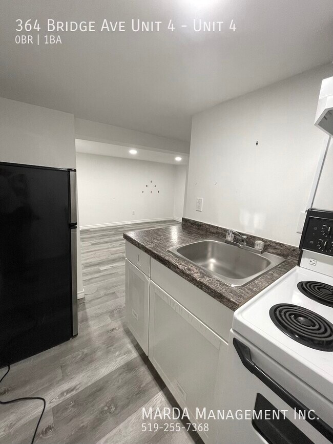 Photo du bâtiment - COZY BACHELOR UNIT LOCATED IN WEST END! AL...