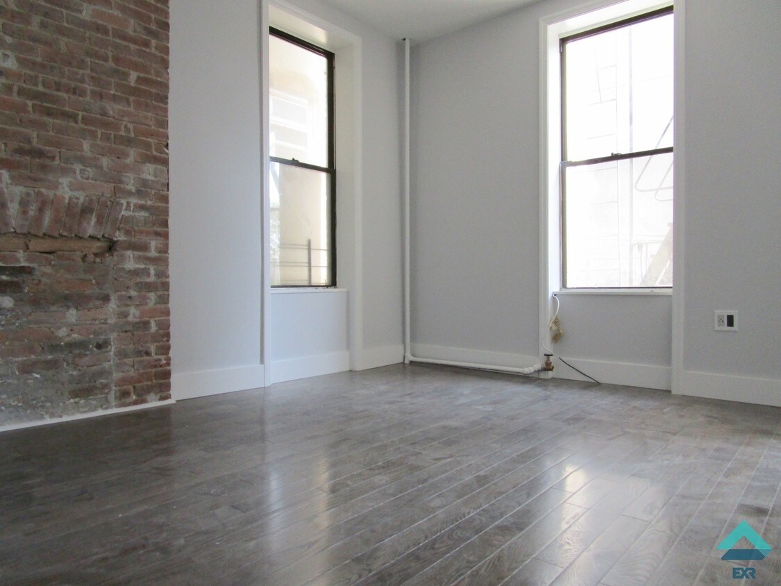 Primary Photo - 870 Hancock St