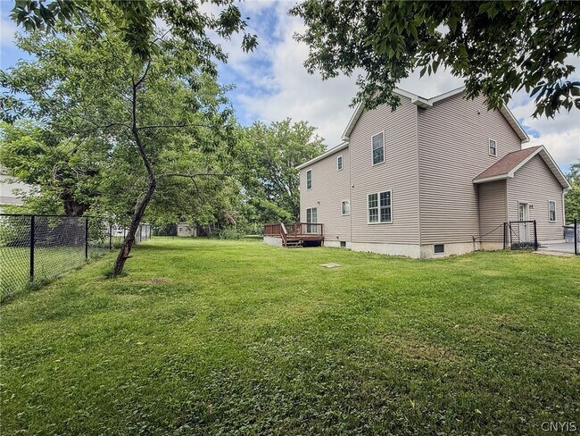Building Photo - 923 Emmett St