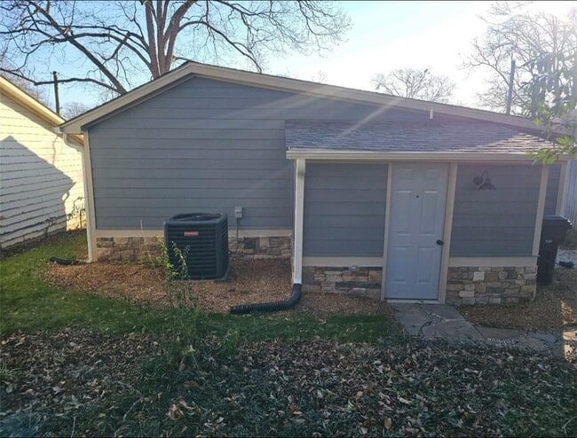 Building Photo - 7 N Annie St