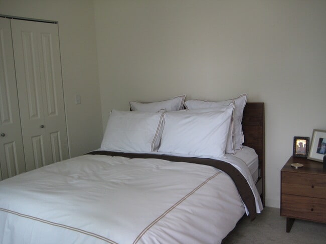 Bedroom - 1400 S Michigan Ave