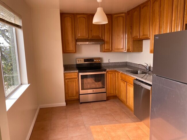 Building Photo - 60 Crestline Dr