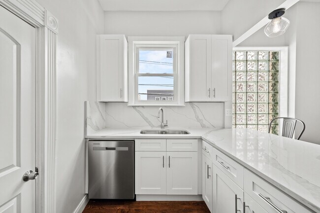 Foto del edificio - 3214 W Division St