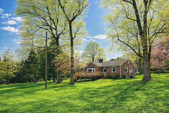 Building Photo - 214 Sudbrook Ln