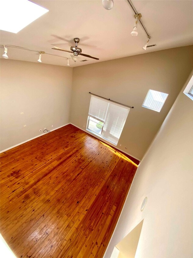 Building Photo - 823 Robin St