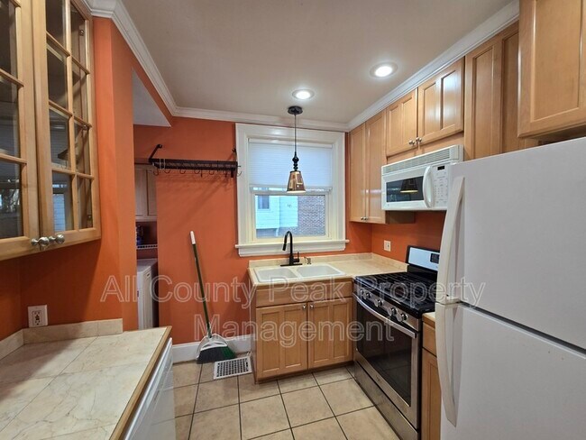 Photo - 104 Belvoir Ave House