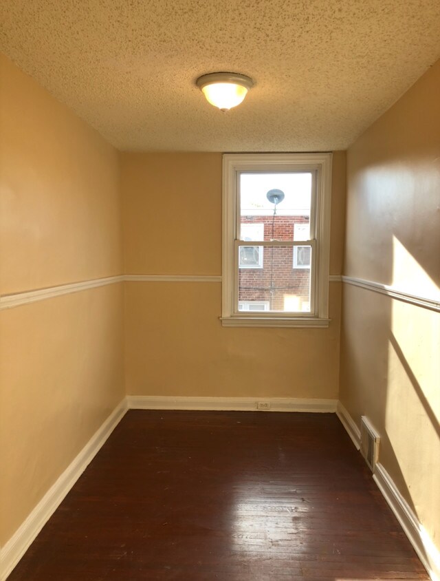 Building Photo - 108 Spring Valley Rd