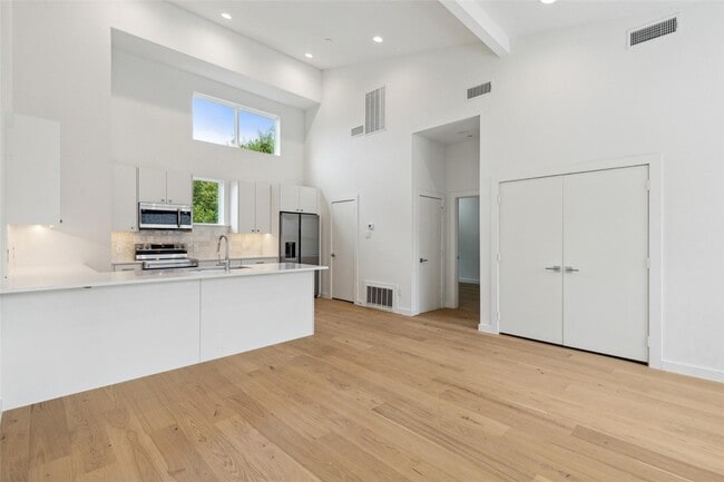 Foto del edificio - 6144 Oram St