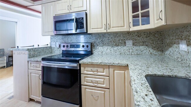 Foto del edificio - 2841 NE 163rd St