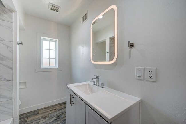 Building Photo - READY TO VIEW NOW! Beautiful Remodeled Home in the Coronado District Area