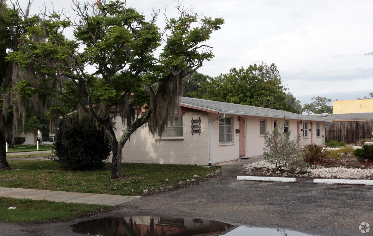 Foto del edificio - 5868 Colonial Dr