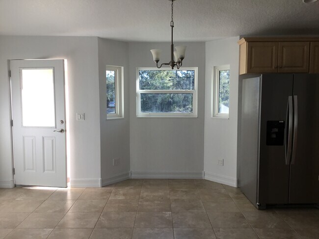 Foto del edificio - DeLand Daytona Park Estates 3/2 $1,400/month