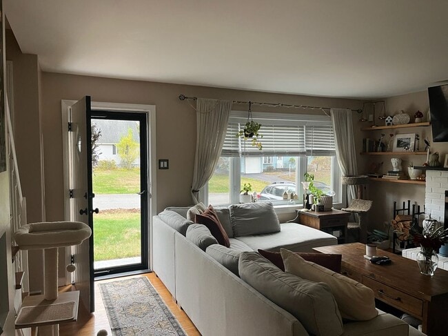 Building Photo - 15 Alvina Blvd