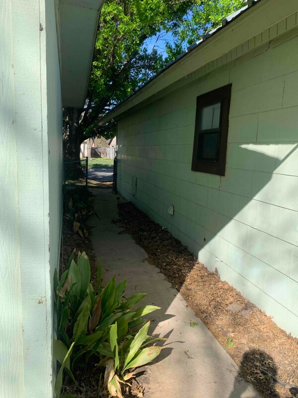 602 Lakeshore Dr Unit C, Marble Falls, TX 78654 Room for Rent in