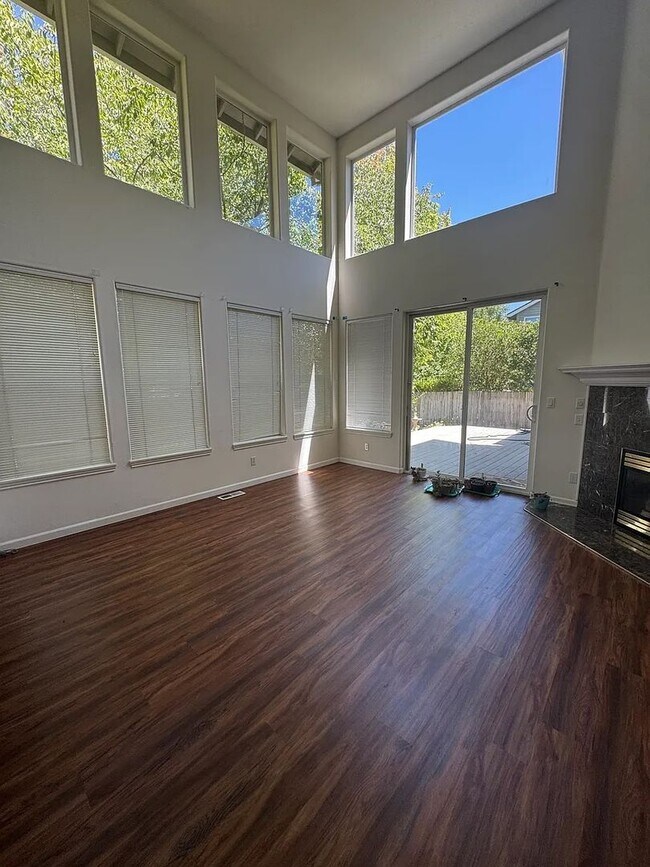 Foto del edificio - Hillsboro Living at Its Best 3bed/ 2.5 Bat...