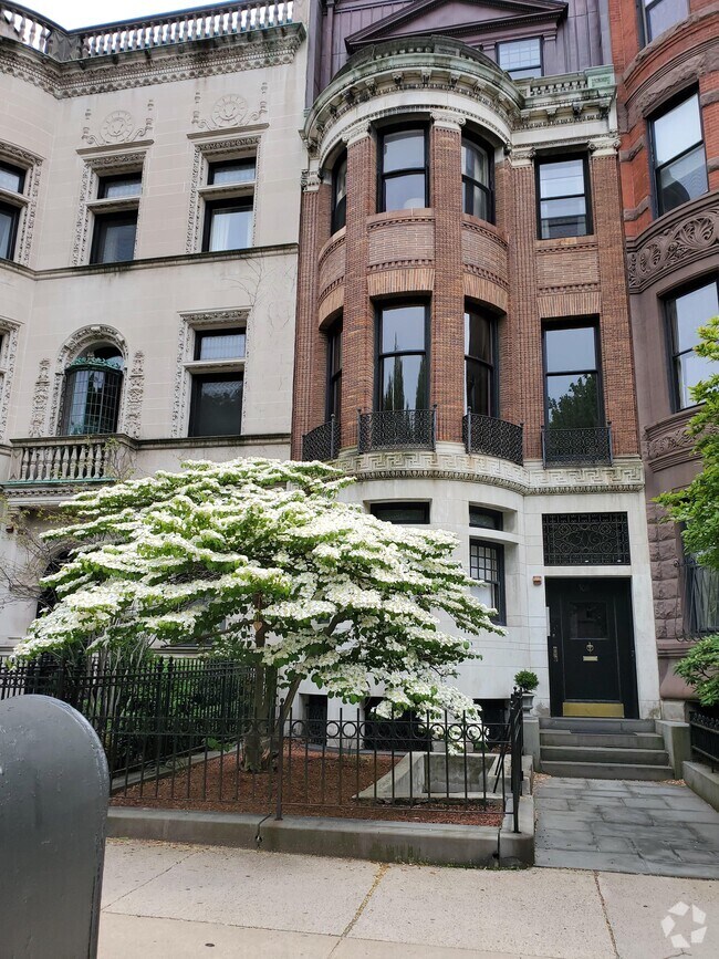 Building Photo - 306 Commonwealth Ave