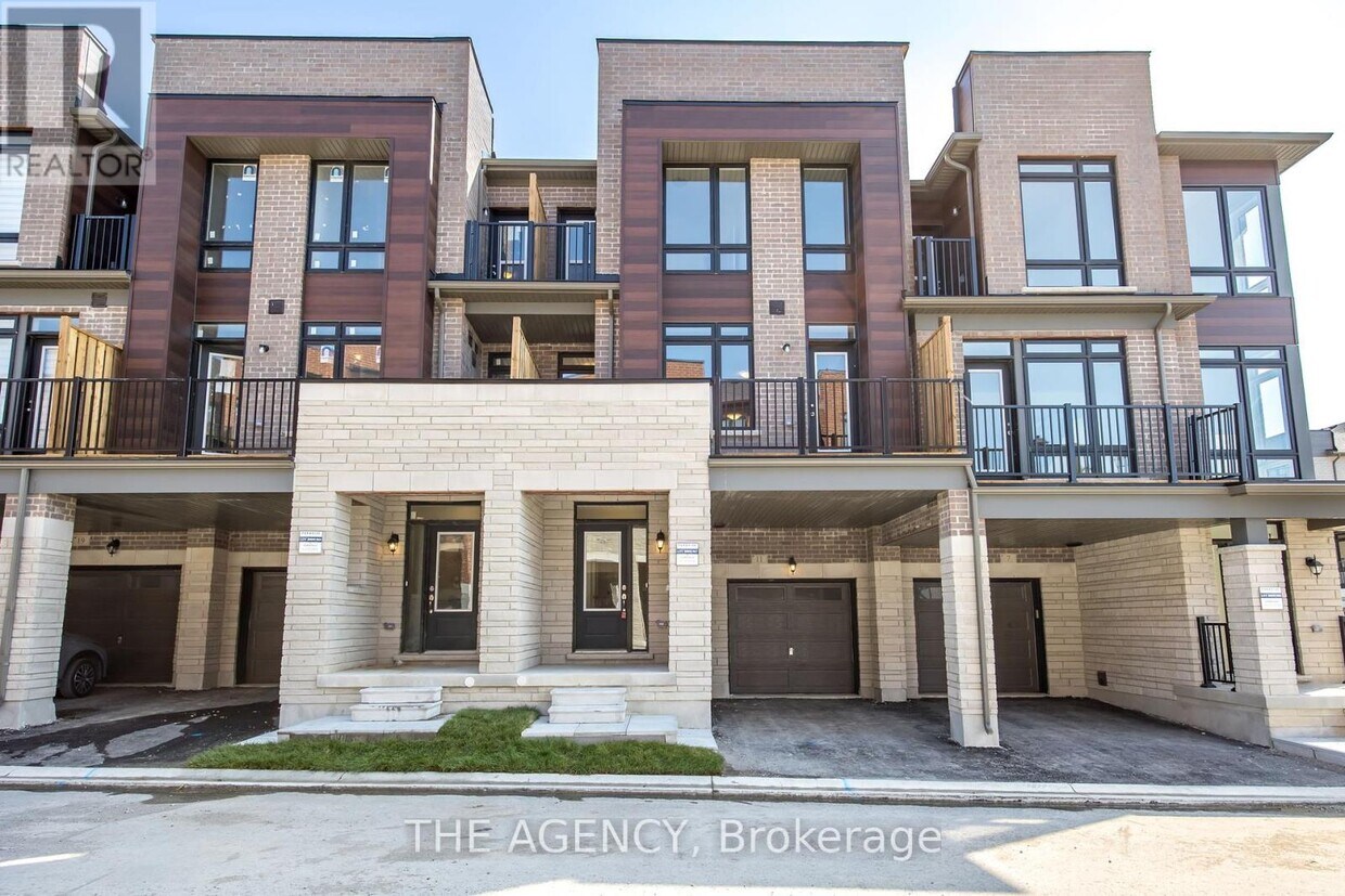 11 Griffith St, Aurora, ON L4G 7B6 House for Rent in Aurora, ON