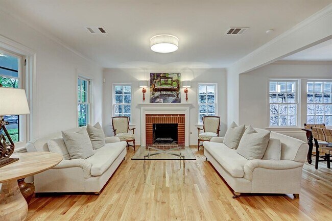 Foto del edificio - 2112 Milford St