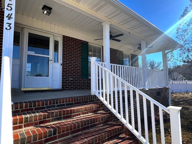 Building Photo - 4 Bedrooms in Grays Creek w/ In Ground Pool