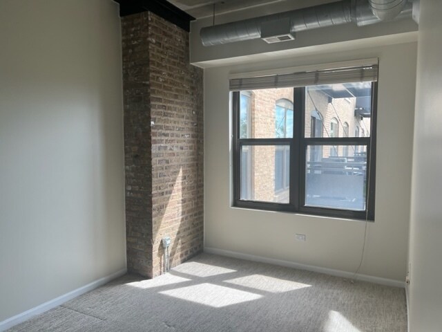 Foto del edificio - 1735 W Diversey Pkwy