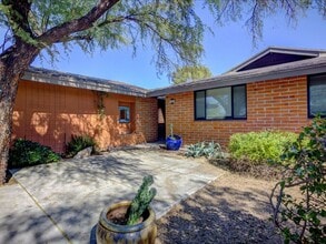 Building Photo - 1421 S Brown Ave