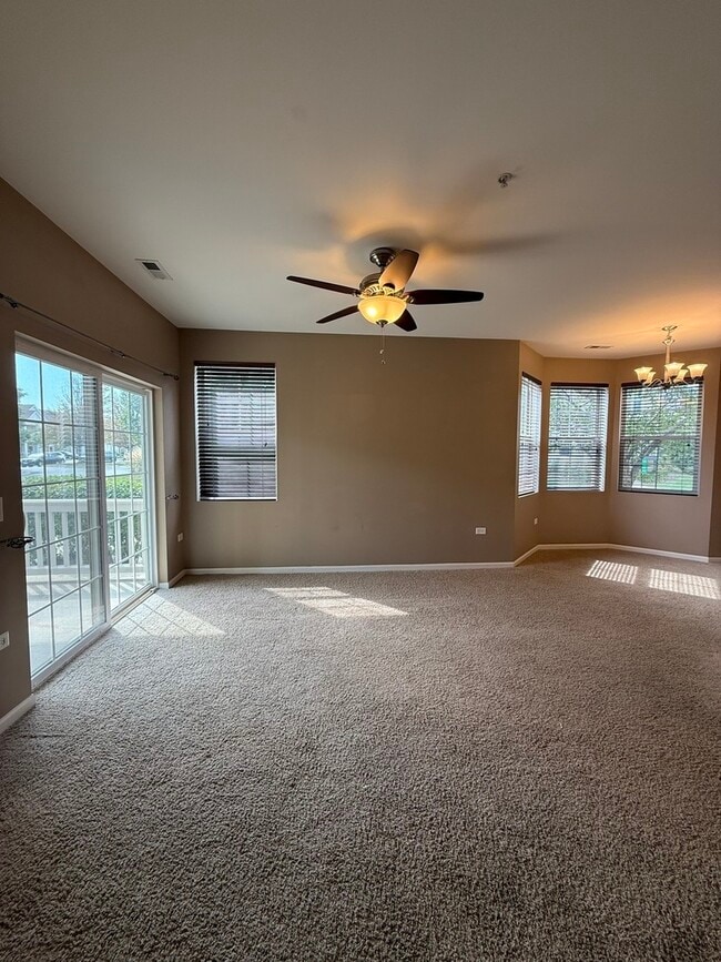 Building Photo - 2250 Aurora Dr