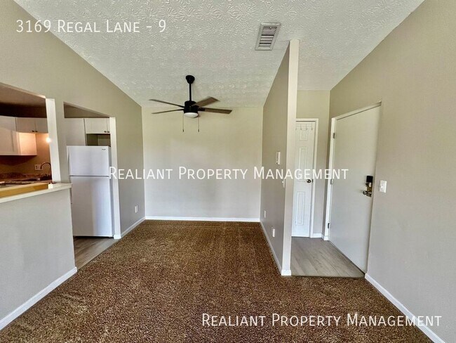 Foto del edificio - 3169 Regal Ln