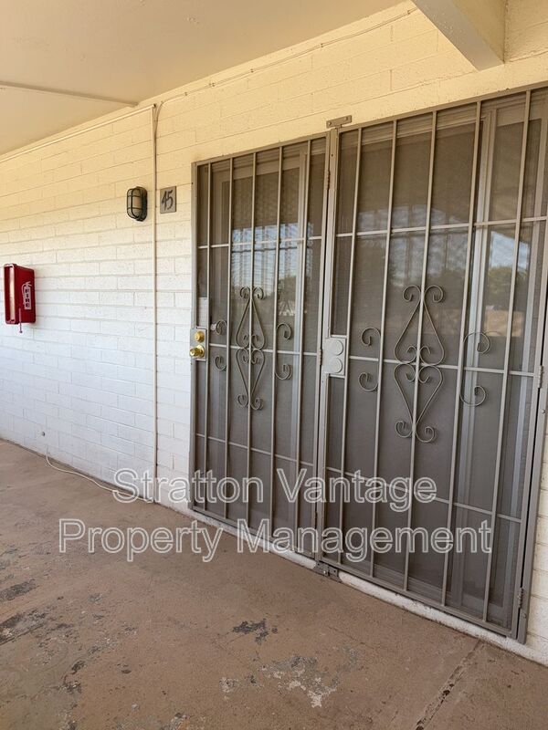 Building Photo - 810 E Colter St