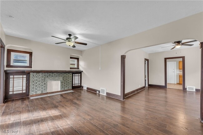 Foto del edificio - 11913 Buckingham Ave