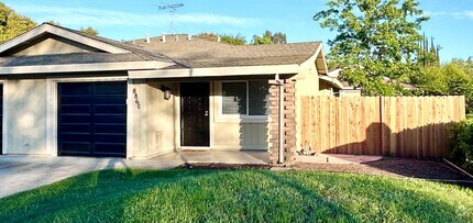 Building Photo - 8860 N Winding Way