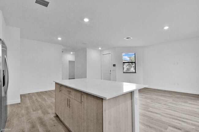 Foto del edificio - 4 br, 3 bath Townhome - 4085 Sunset Way