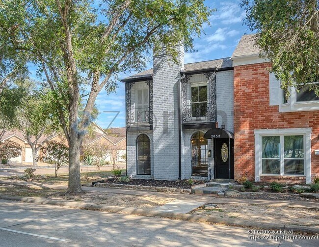 Foto del edificio - 2052 Lakeside Dr