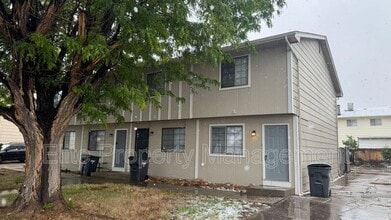 Building Photo - 25 Royal Crest Dr